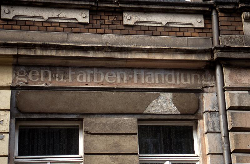 Dresden-Friedrichstadt, Gambrinusstr. 9, 11.10.1997.jpg - (Dro)gen- u. Farben-Handlung